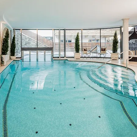 Savoy Dolomites Luxury & فندق سيلفا دي فال جاردينا