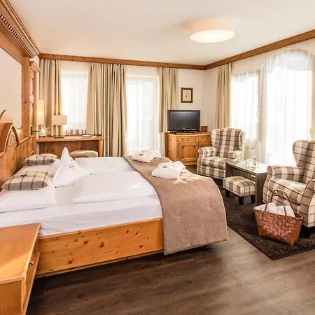 Savoy Dolomites Luxury & 4* سيلفا دي فال جاردينا