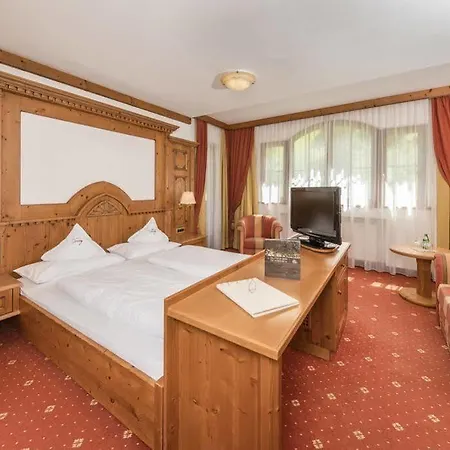 Savoy Dolomites Luxury & فندق